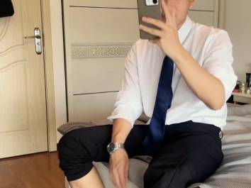 龙利宇 正装黑袜皮鞋 6.18