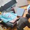 儿子烧纸给骨折父亲取暖？网友：一句话治好爸爸的病