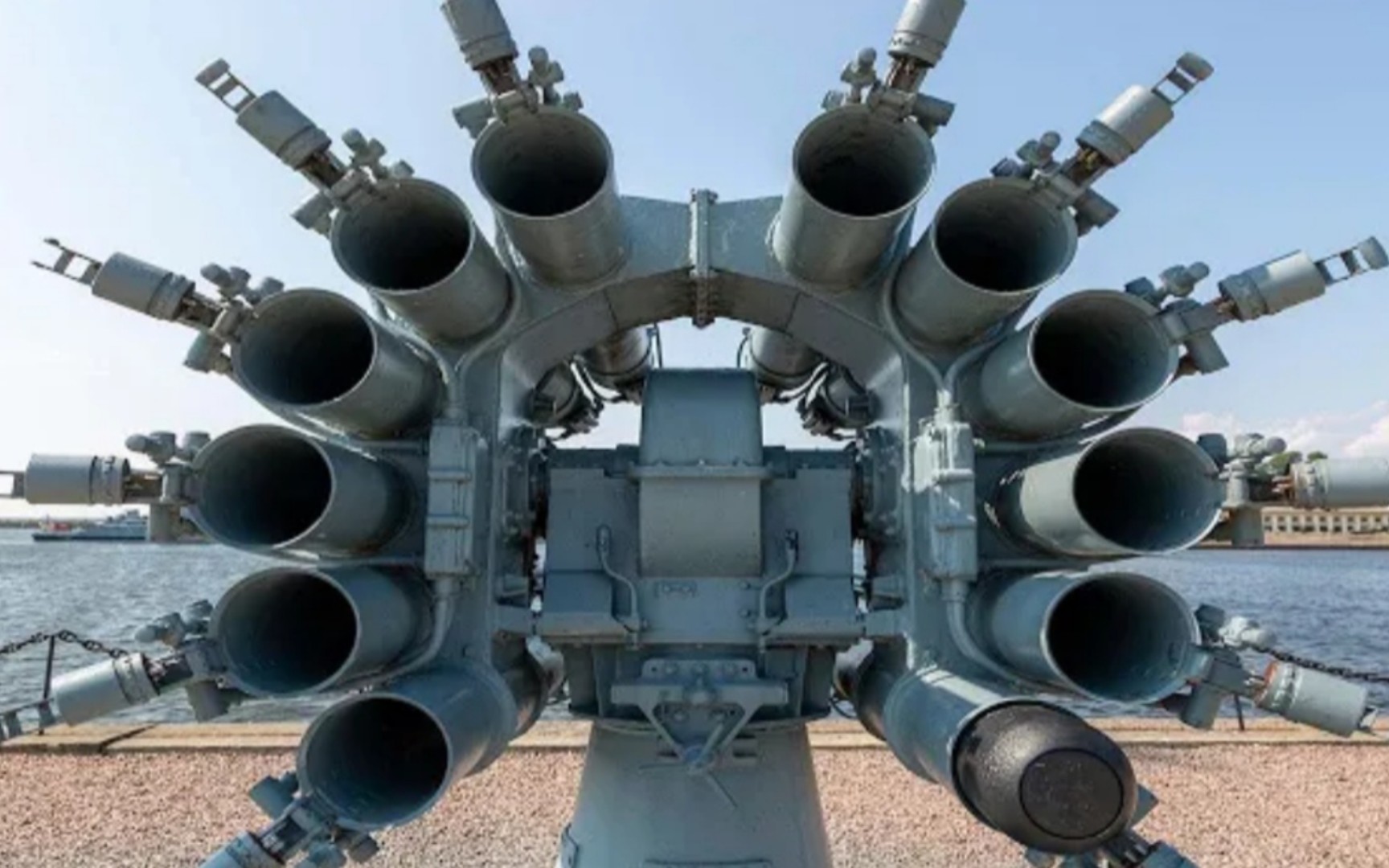 潜艇杀手！俄制RBU-6000反潜火箭发射器，看这架势就知道威力有多猛！