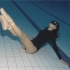 水下舞蹈训练记录 | 顺从浮力钻阻力的空子做转换，可以做更多大幅度动作了。
