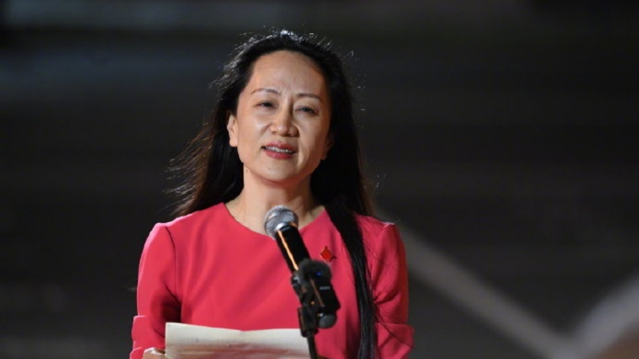 “习主席把我的事情挂在心上” 孟晚舟一身中国红发表感言