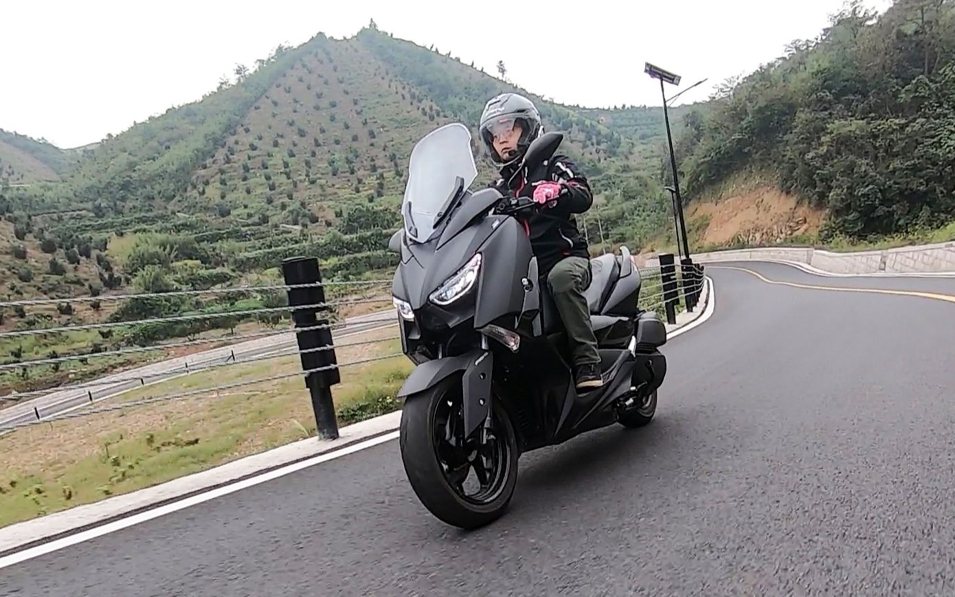 呆子测评｜车好价也高，雅马哈大踏板X-MAX300骑士网摩托车测评