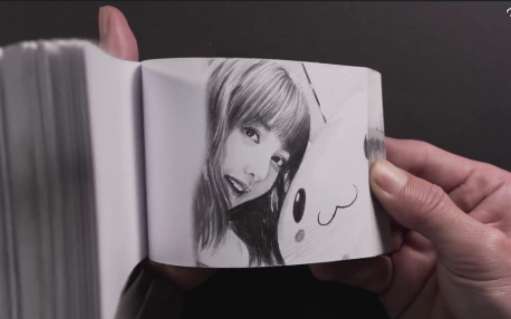 【LISA】一位大神用了100天400小时绘画的Lisa Flipbook_哔哩哔哩_bilibili