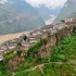 云南宝山石头城，一块石头撑起一个村，108户人家聚居巨石之上