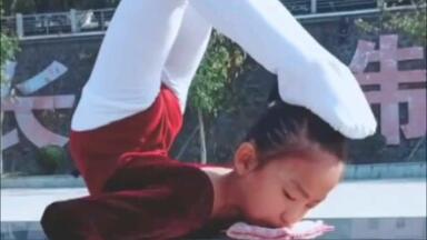 两个身体柔软的舞蹈小姑娘——汉江小鱼儿与小腰精软度训练合辑