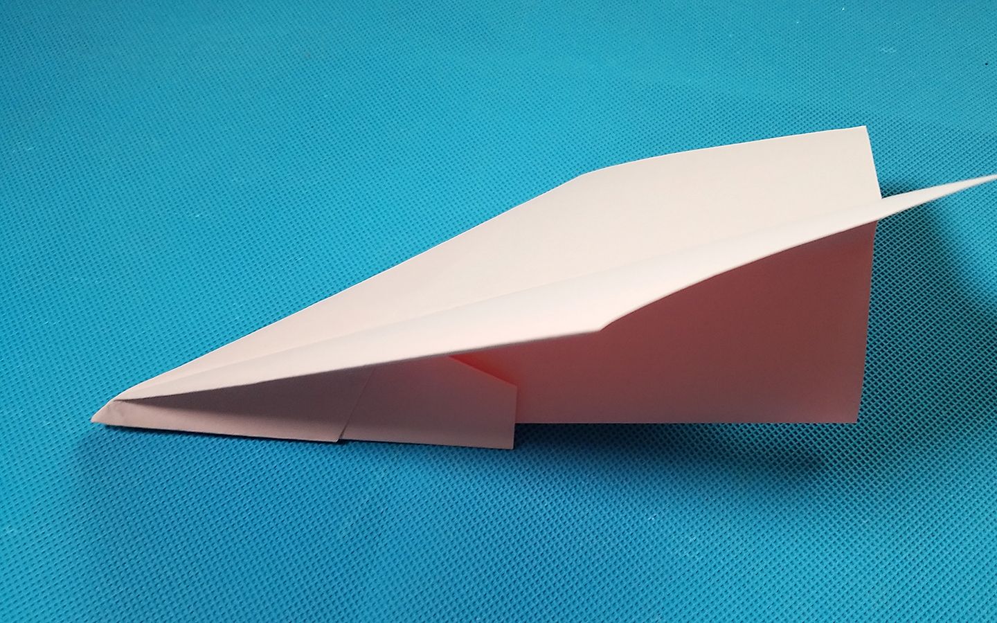 【折纸王子】能飞很远的折纸飞机 讲解详细 清楚易学 形象逼真 跟孩子一起学_哔哩哔哩_bilibili