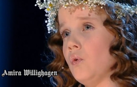古典音乐 | Ave Maria 演唱 圣母颂 巴赫  9岁的Amira Willighagen 高清 HD 2013 Hollands Got Talent