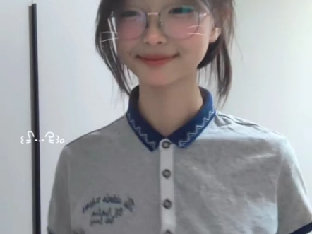 身材不错的眼镜妹女高