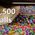26500个彩色小球在地铁楼梯里