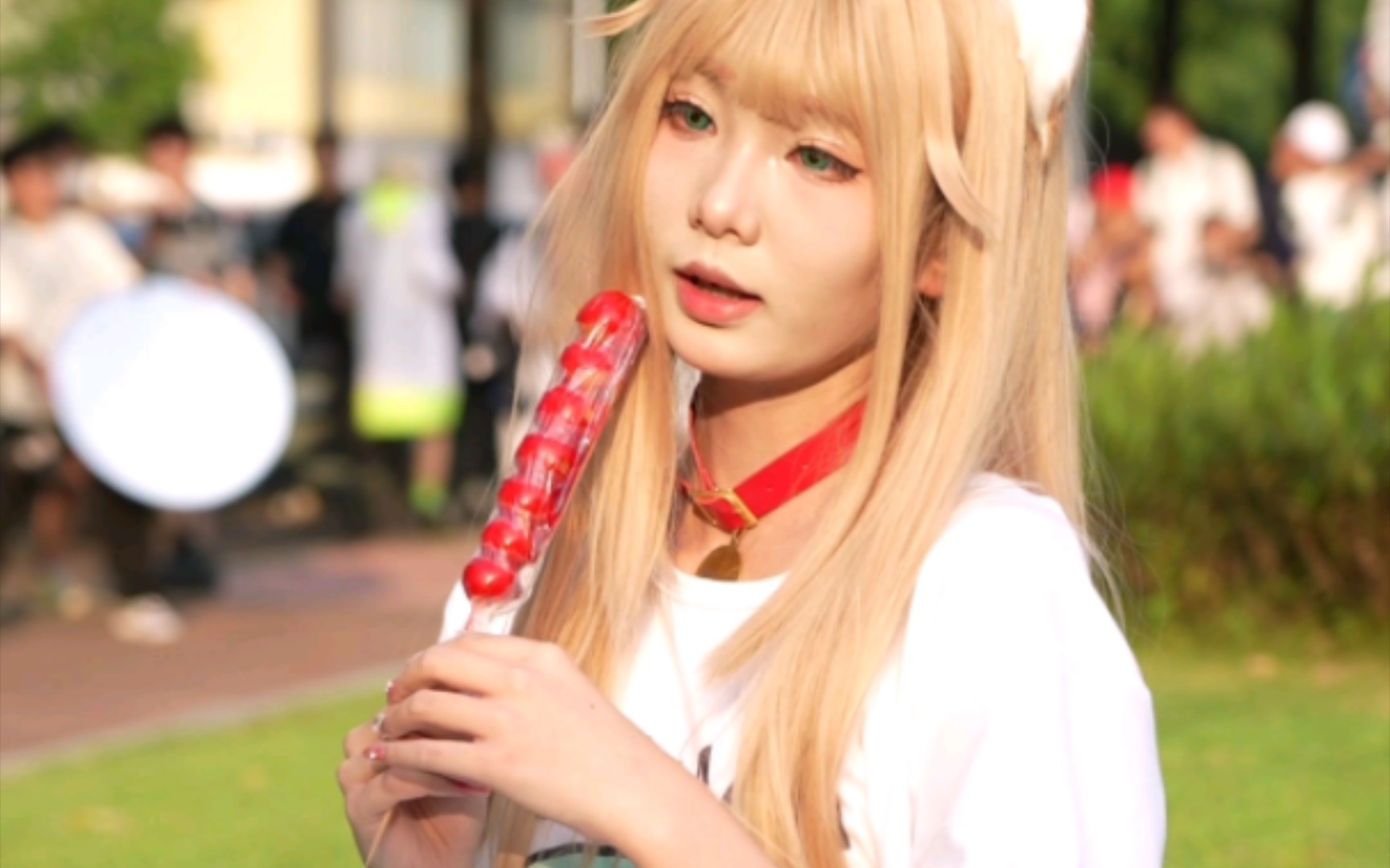 Soybean powder cat lady cos] - grass kitty stealing ice candy gourd, cicf comic show outside the field