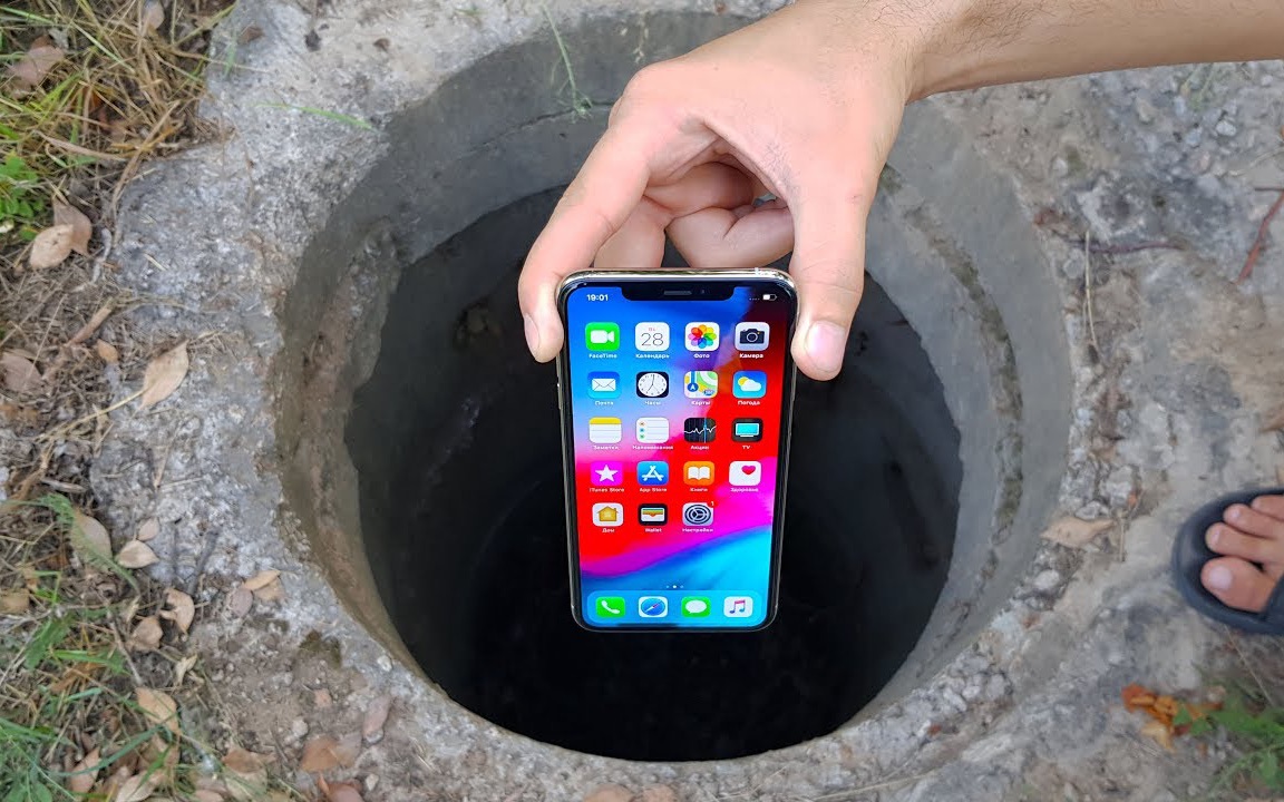 把iPhone XS MAX绑在遥控车上探索下水道，不慎遇到了地下水冲击