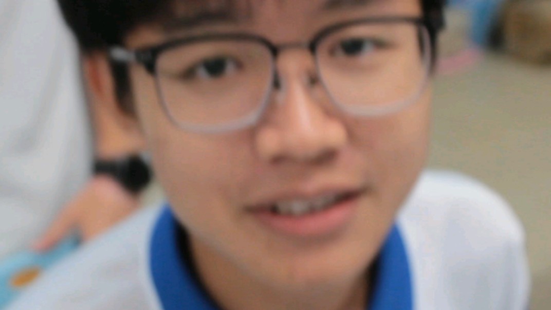 画质越来越模糊，回忆越来越清晰。