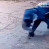 老爷爷我给你踩背来咯