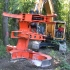 国外最先进的伐木机械，一只大手抓住树干轻松锯下，太高效了