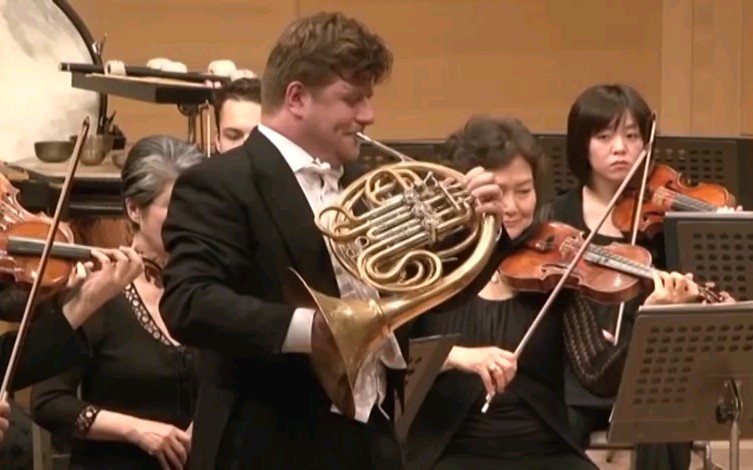 巴巴拉克演奏莫扎特第四圆号协奏曲allegro
