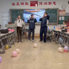 中学生在学校致敬A神