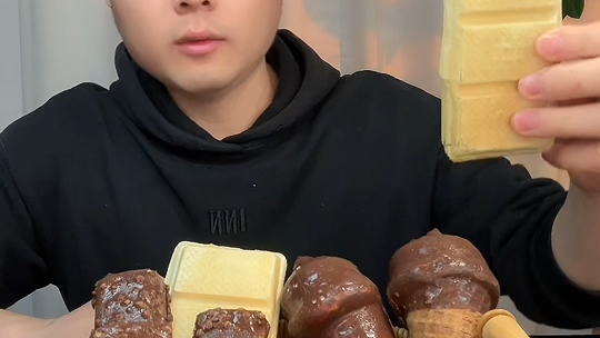 期待已久的礼拜天方糕 大头脆筒 和超能棒来喽#礼拜天方糕#礼拜天大头脆筒#礼拜天超能棒#嘎嘣脆#声控解压