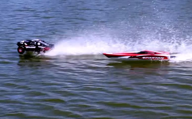 你们觉得 RC遥控车与遥控船 一块在水上跑谁能跑得更快？