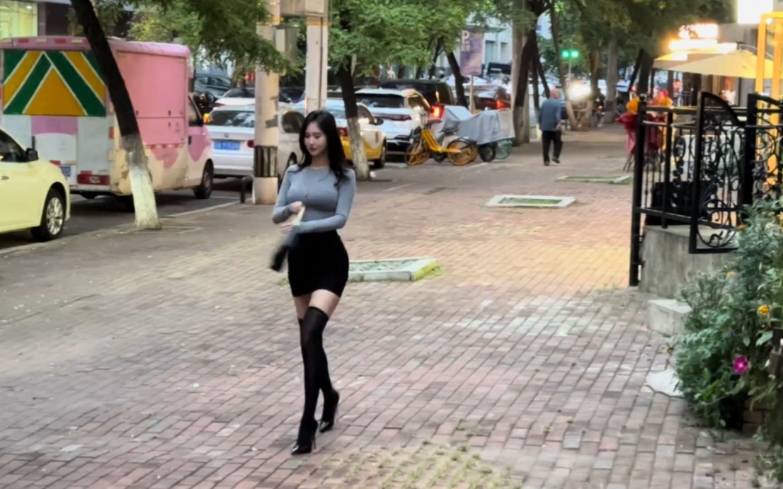 The heel is too thin.