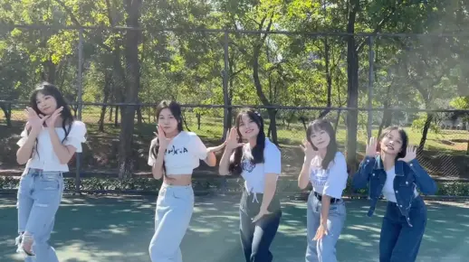 是懂运镜的！广外英文舞队院运会开幕式SNEAKERS（ITZY）翻跳