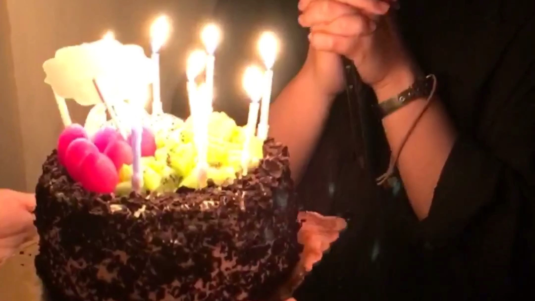 一个庆祝生日的小片段vlog|买零食拿蛋糕还有关灯祝你生日快乐哈哈哈