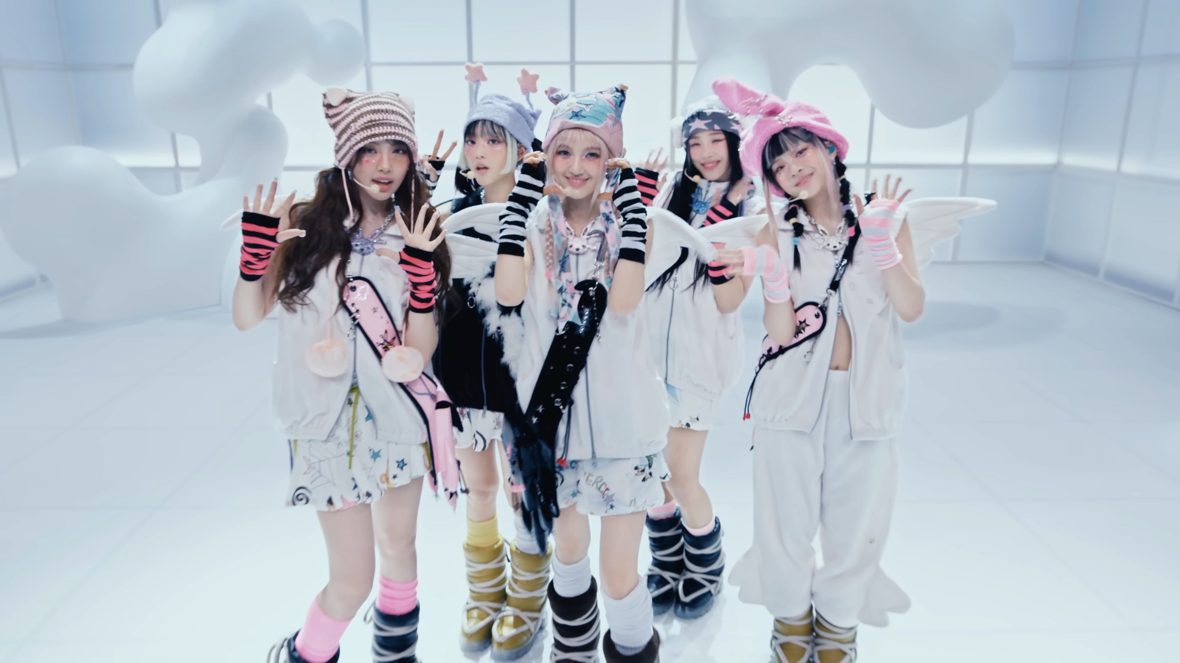 封神妆造！【4k】NewJeans《super shy+OMG》2023 Billboard Music Awards