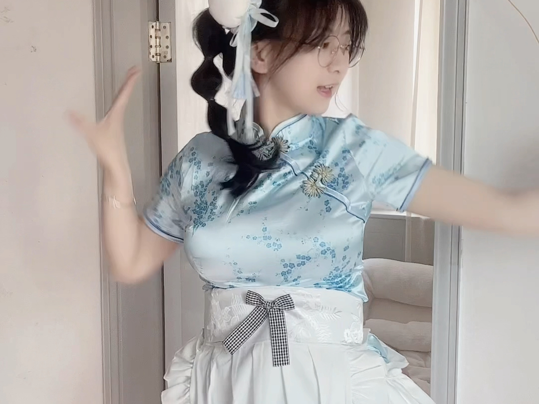 China Nymphets! (Appears for a moment)