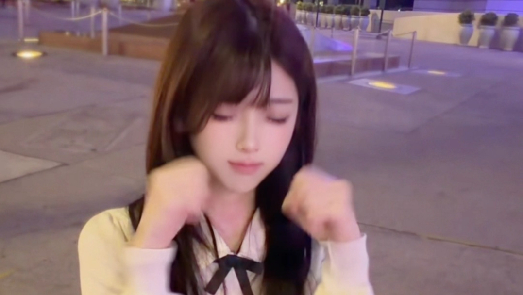 明明不是下雨天 却淋湿双眼