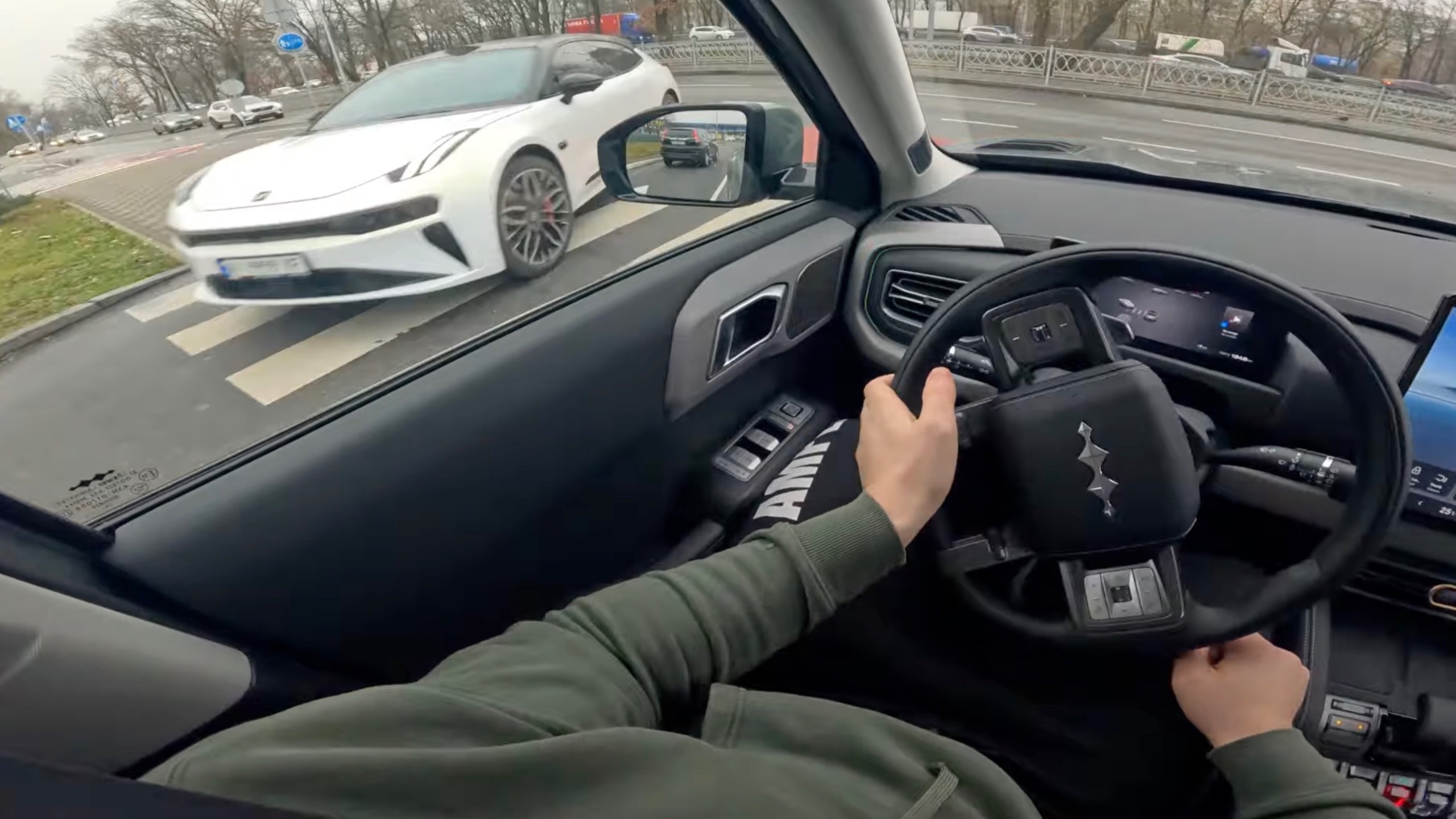 乌克兰人第一视角钛3试驾