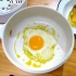 家里没什么菜了，做个煎鸡蛋汤拌饭吃吃吧。