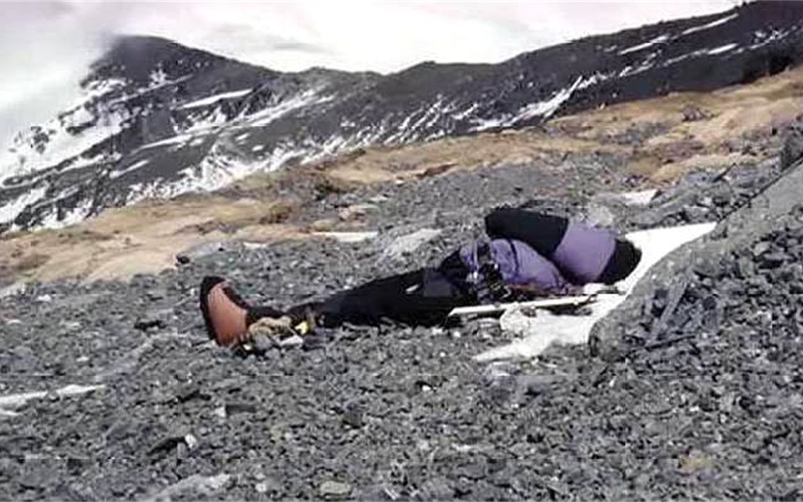 珠峰“睡美人”：原地冰封9年，数百人路过无视，死前曾绝望呼救
