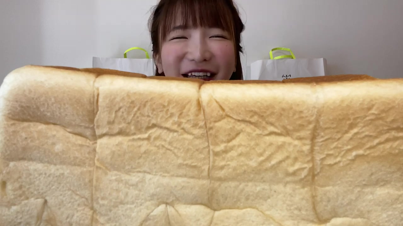 都是怎么回复：大胃王萌梓：吃掉一个完整的高级生食面包[一阶段]的第1张示图