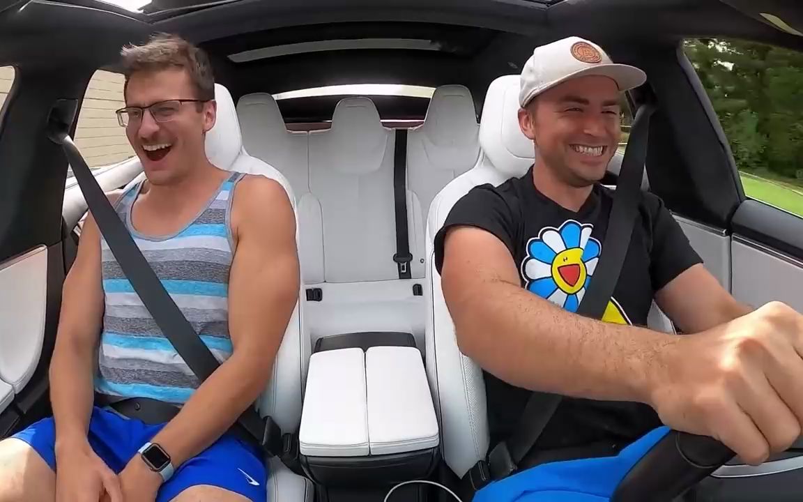 特斯拉Model S Plaid，百公里2.1秒加速有多快，看看表情帝就懂了
