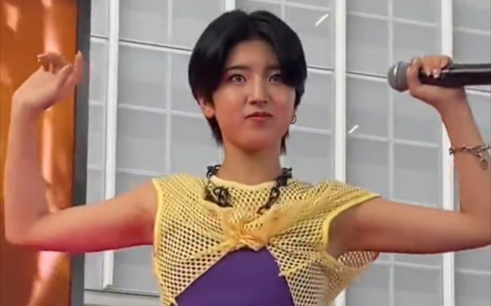 This short-haired girl managed to get my attention.