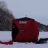 冰天雪地，搭个帐篷钓鱼。老年休闲冰钓。