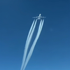 机组人员拍到，飞机空中相遇，这画面太美了