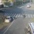俄罗斯柳别尔齐市道路监控记录一起惨烈车祸，幸运单车男两度与死神擦肩而过