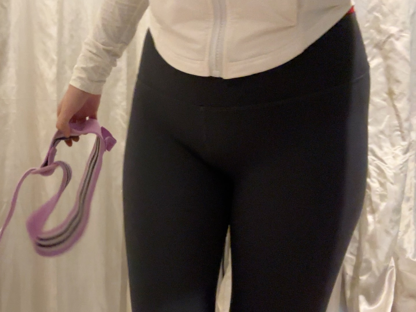 Hubby hates my butt and decided to clock it! Today's first day: help me out, no tricks! Let's see if I'm up to par.