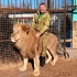 骑狮王的男人！克里米亚野生动物园园长带着第二任“狮王”来了！