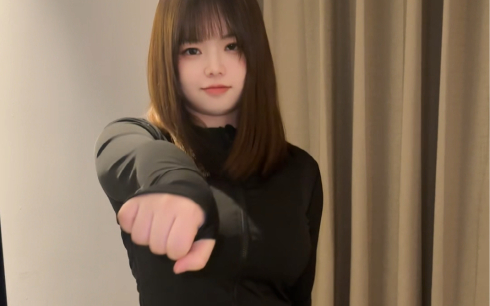 ♪ Da-da-da-da-da the family ♪