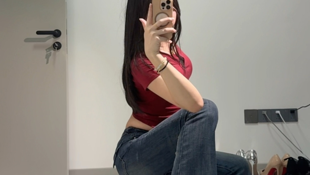 蹲姿对镜自拍怎么拍才显身材？我一个男的身材也能拍出这样！真的干货啊