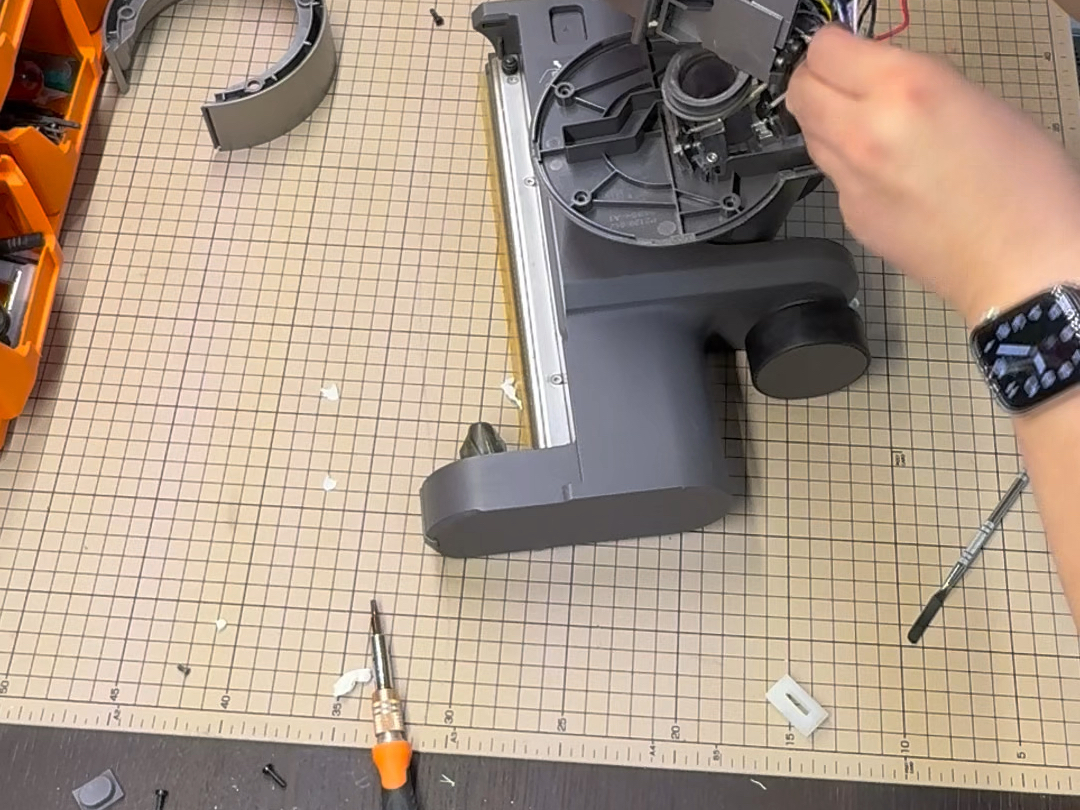 家里的追觅洗地机坏了，自己修理一下