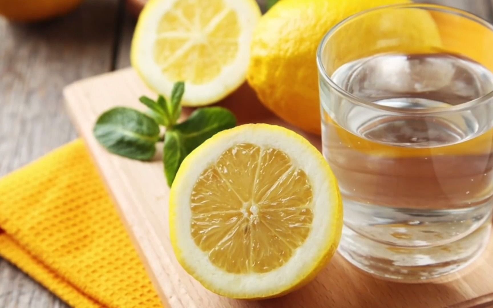 蜂蜜柠檬水的神奇功效 - 哔哩哔哩