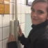 【名利场】艾玛·沃特森在纽约地铁里藏书啦 @柚子木字幕组