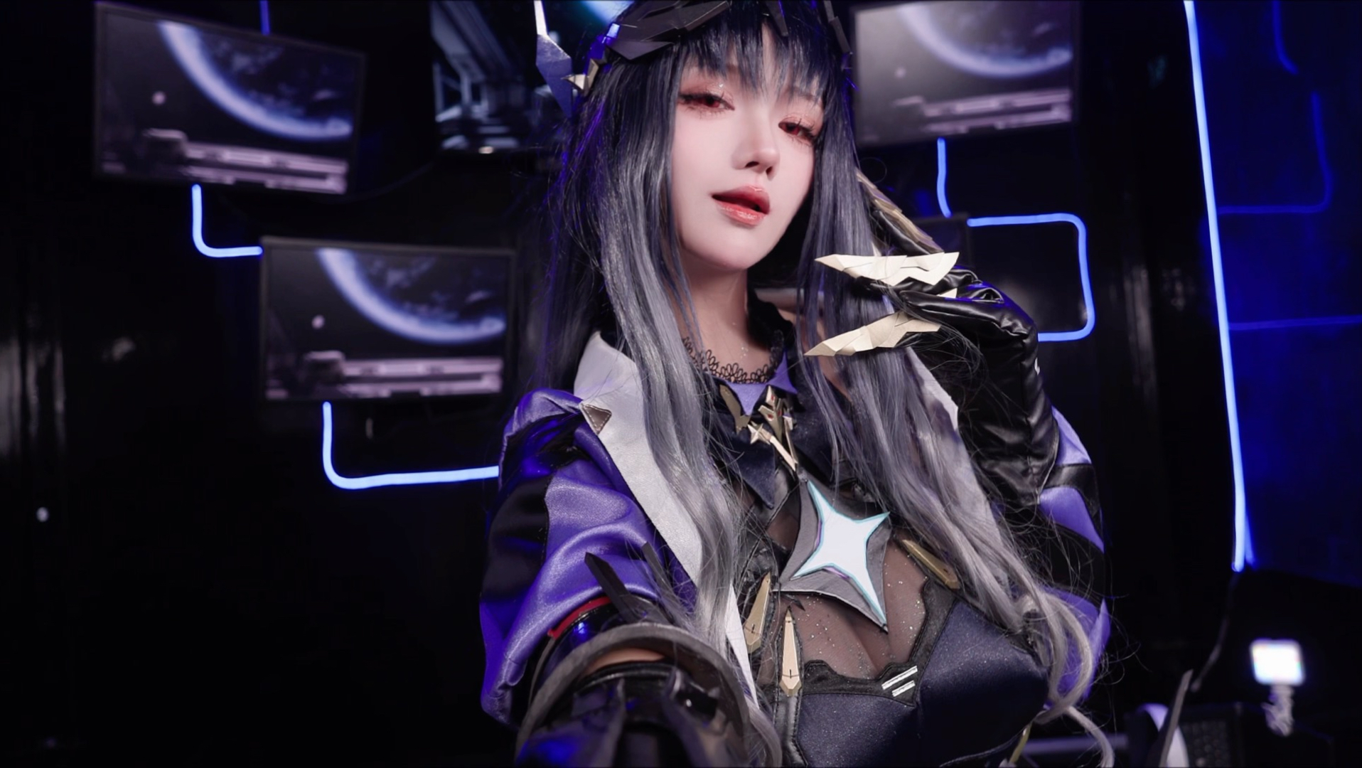 Don't go showing off this sleeping face to others, Little Crow.