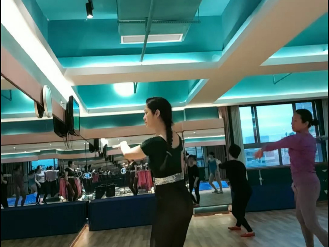 国内健身-HY-YZ-2024-04-18 墨绿黑条T+黑 B