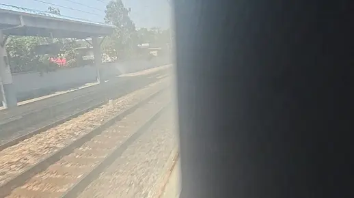 Z137(乌鲁木齐-广州)快速通过衡山站正线去往衡阳站方向