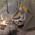 5天独木舟探险营地生活，燧石和钢与天然火绒，在火上的爆米花