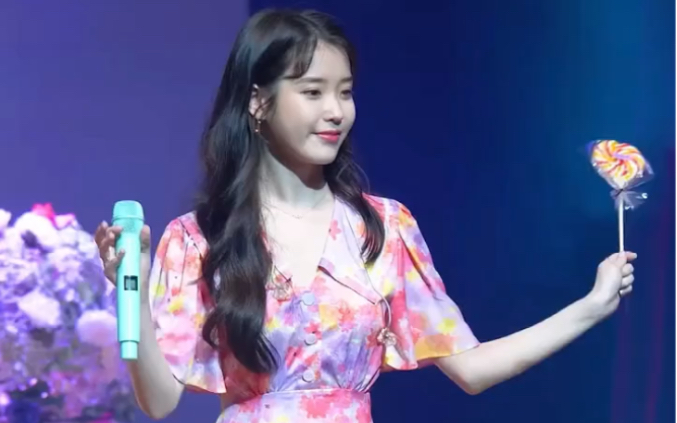 iu李知恩你说她憨吧她又这么可爱能拿她怎么办呢