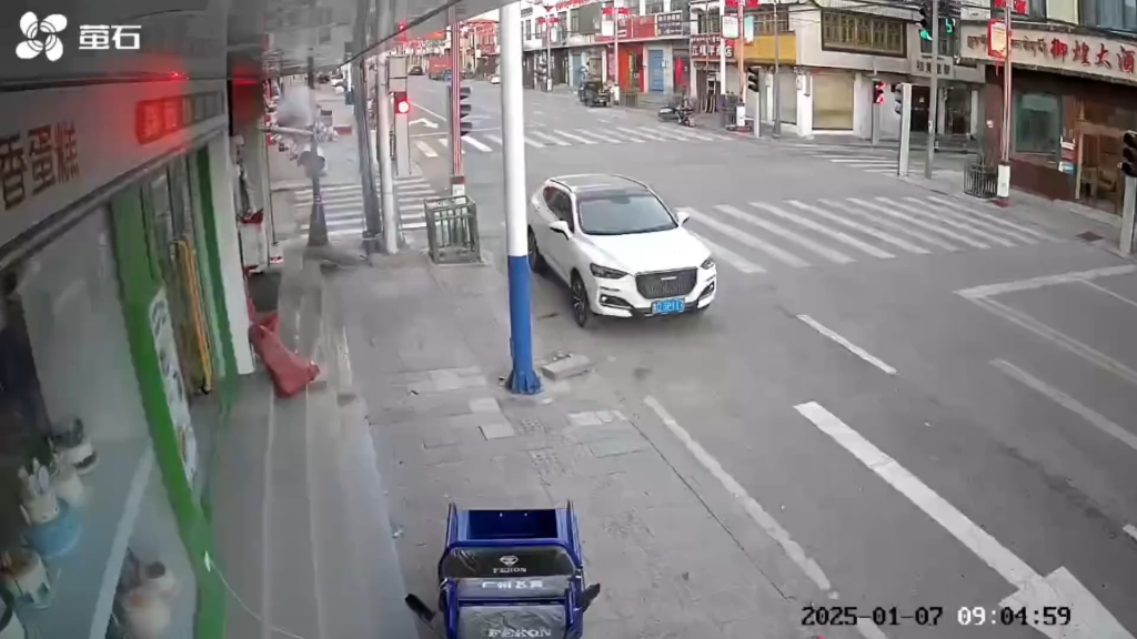 2025年1月7日西藏日喀则定日县6.8级地震瞬间 大地剧烈震动 汽车左右摇摆